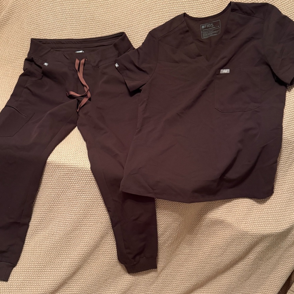 NWOT Figs Espresso Scrub Set